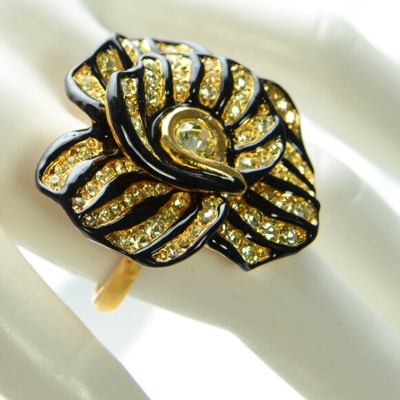 Kenneth Jay Lane KJL Enamel& Crystal Flower Ring - Picture 1 of 7